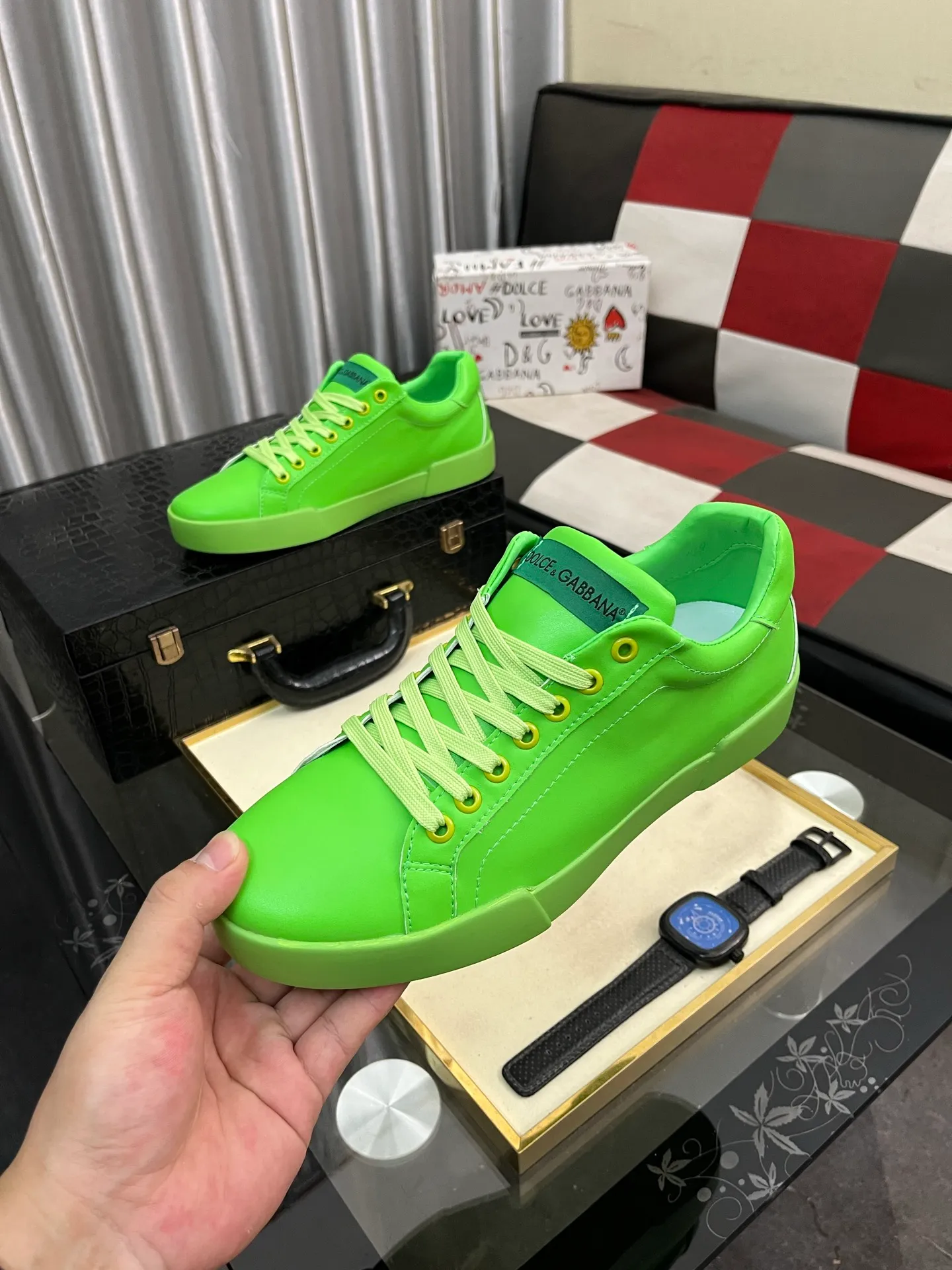 Men's shoes 💰420⌚️⌚️DG's latest popular 🔥🔥casual shoes, the tongue has the brand's iconic details, and the combination of silk cowhide and cow suede enhances the style. Fashionable and versatile, it can complement any look. Create an exquisite design with unique dynamic vitality and modern atmosphere, showing modern elegance. Size: 35-46